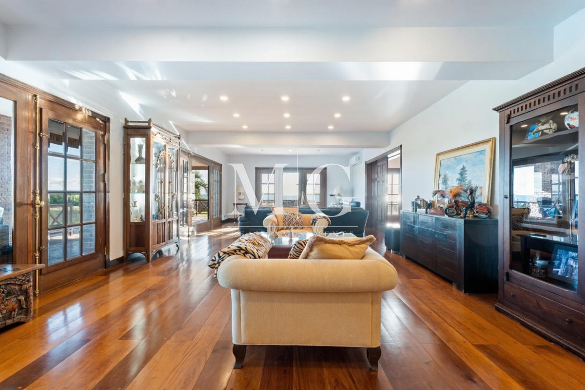 Casa ID.1551 - Exclusiva Mansión Frente al Mar en Playa Mansa - Punta del Este