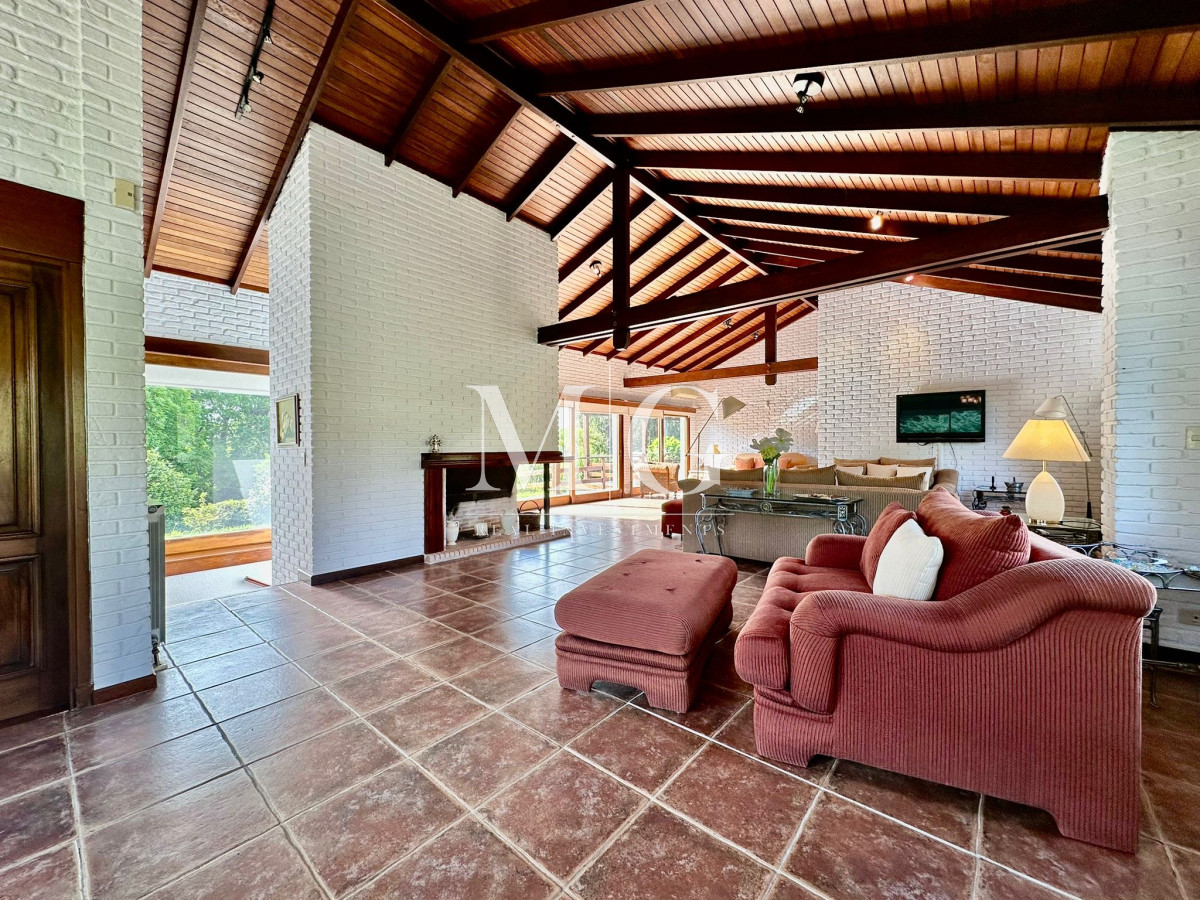 Casa ID.231 - Venta Espectacular Casa sobre Laguna del Diario 