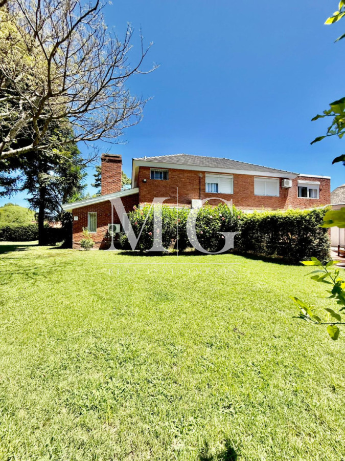 Casa ID.1530 - Excelente propiedad 5 dormitorios en Altos del Pinar, Punta del Este