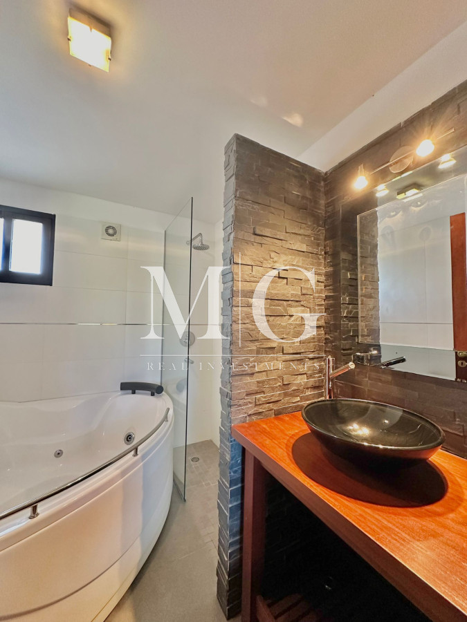 Casa ID.1048 - EXCELENTE PROPIEDAD EN EL EXLUSIVO BARRIO PINARES DE PUNTA DEL ESTE