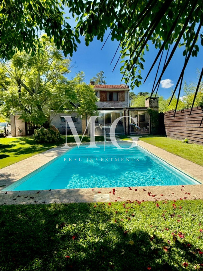 Casa ID.1550 - Excelente propiedad 4 dormitorios, 4 baños, piscina, parrillero, zona Pinares