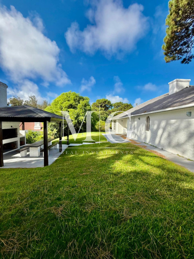 Casa ID.1529 - Hermosa casa en Marly, ubicada en una de las zonas más tranquilas y residenciales de Punta del Este 