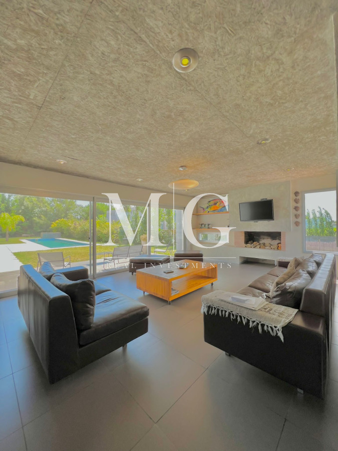 Casa ID.529 - Venta Casa 4 dormitorios, piscina y parrillero Barrio Privado La Residence