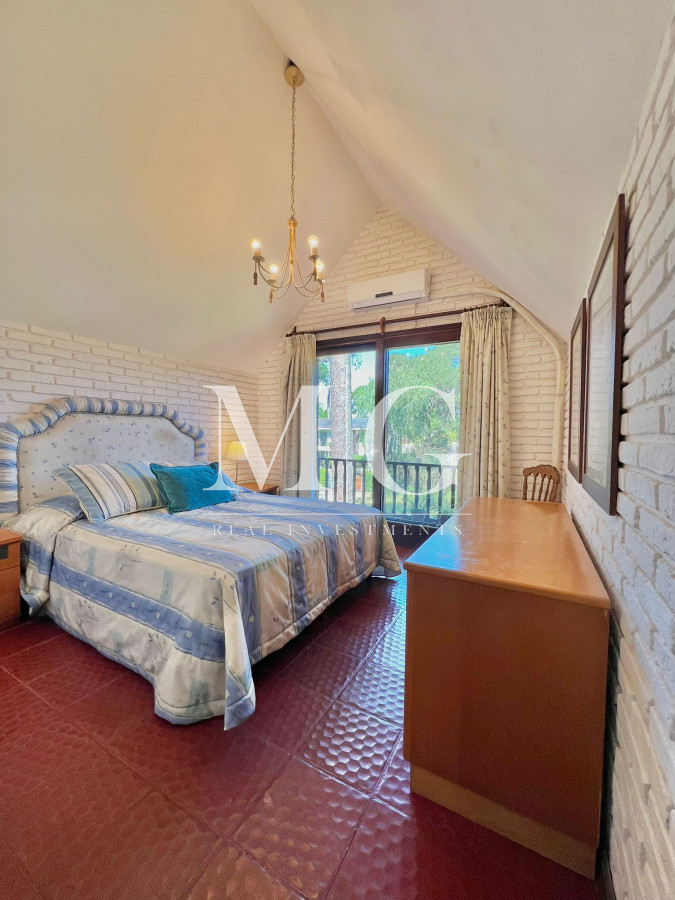 Casa ID.530 - LUGANO 1.400mt DE TERRENO, 7 DORMITORIOS, PISCINA