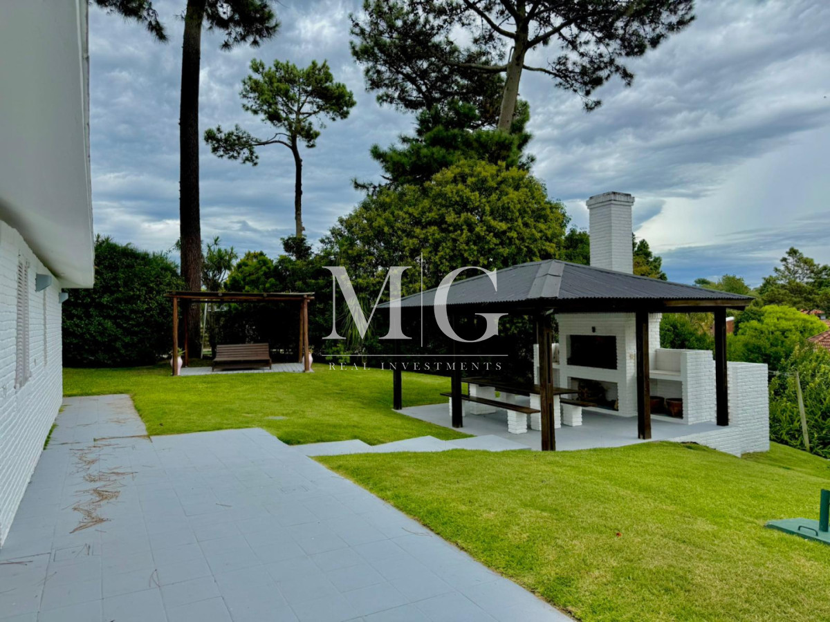 Casa ID.1529 - Hermosa casa en Marly, ubicada en una de las zonas más tranquilas y residenciales de Punta del Este 