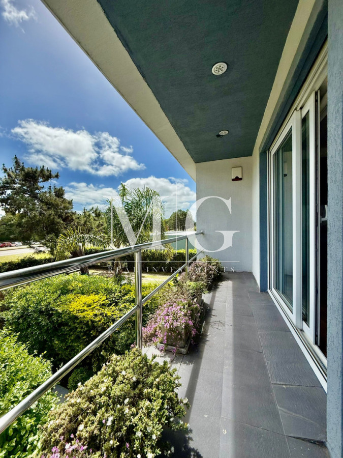 Casa ID.1508 - Chalet Premium con Gran Potencial - Ideal para Clínica, Consultorios u Oficinas