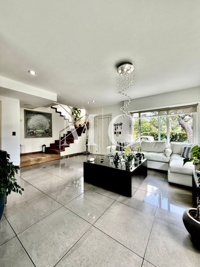 Casa ID.1508 - Chalet Premium con Gran Potencial - Ideal para Clínica, Consultorios u Oficinas