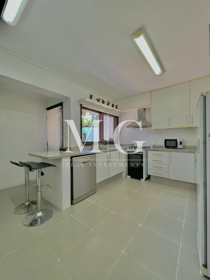 Casa ID.530 - LUGANO 1.400mt DE TERRENO, 7 DORMITORIOS, PISCINA