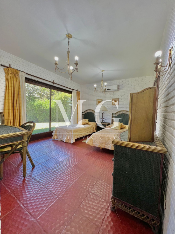 Casa ID.530 - LUGANO 1.400mt DE TERRENO, 7 DORMITORIOS, PISCINA