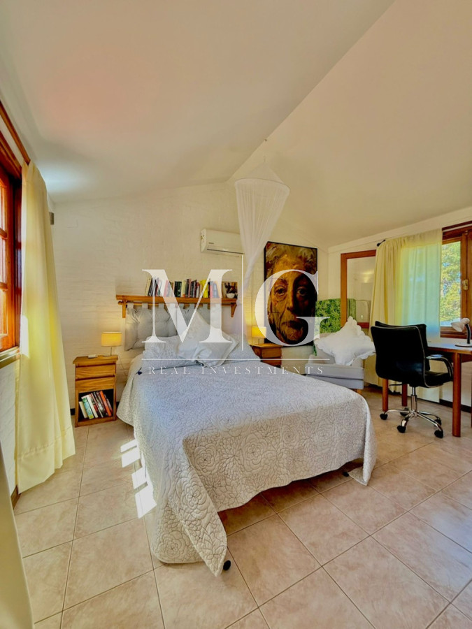 Casa ID.1550 - Excelente propiedad 4 dormitorios, 4 baños, piscina, parrillero, zona Pinares