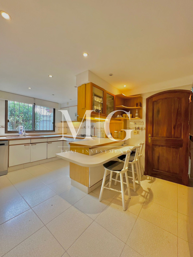Casa ID.325 - Venta Casa zona Golf 3 dormitorios + dep.servicio, piscina y barbacoa