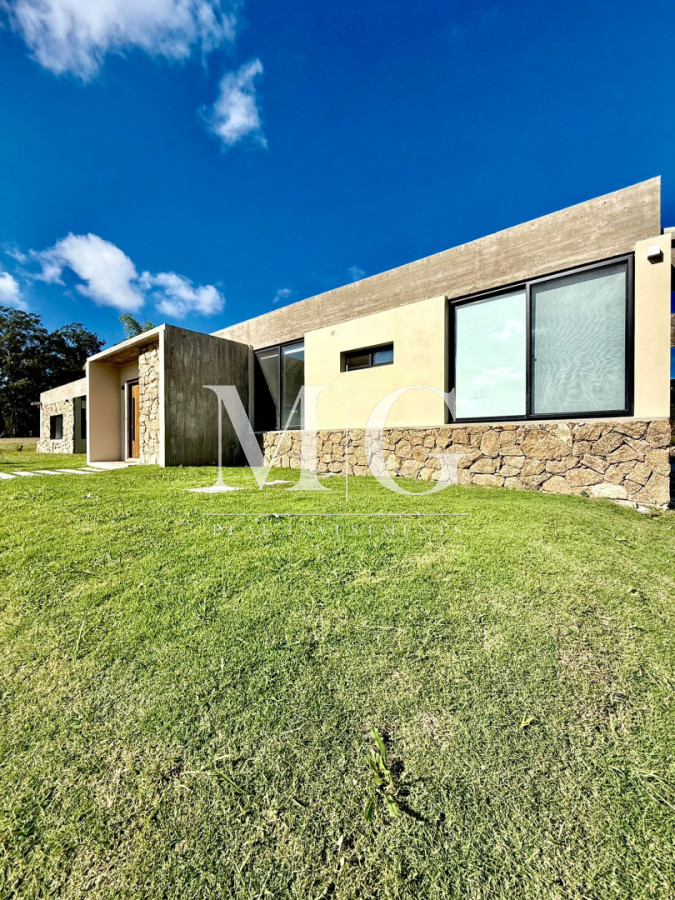 Casa ID.1548 - Residencia de Diseño a Estrenar en Punta Ballena - Barrio Privado La Jacinta