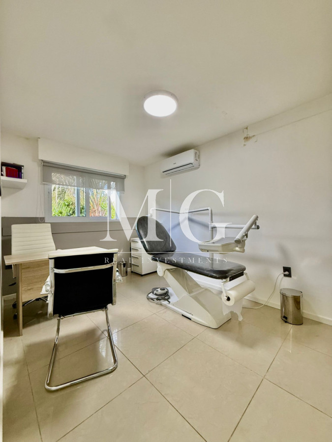 Casa ID.1508 - Chalet Premium con Gran Potencial - Ideal para Clínica, Consultorios u Oficinas