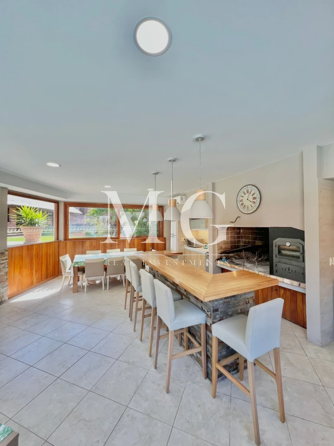 Casa ID.536 - Venta Casa 8 dormitorios, piscina, barbacoa a pasos del Shopping