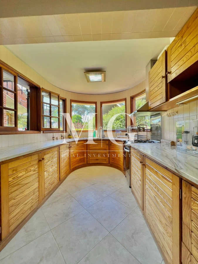 Casa ID.536 - Venta Casa 8 dormitorios, piscina, barbacoa a pasos del Shopping