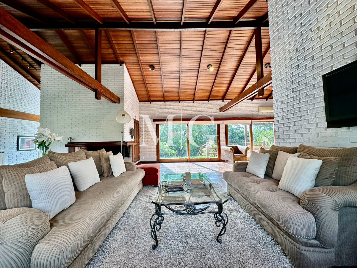 Casa ID.231 - Venta Espectacular Casa sobre Laguna del Diario 