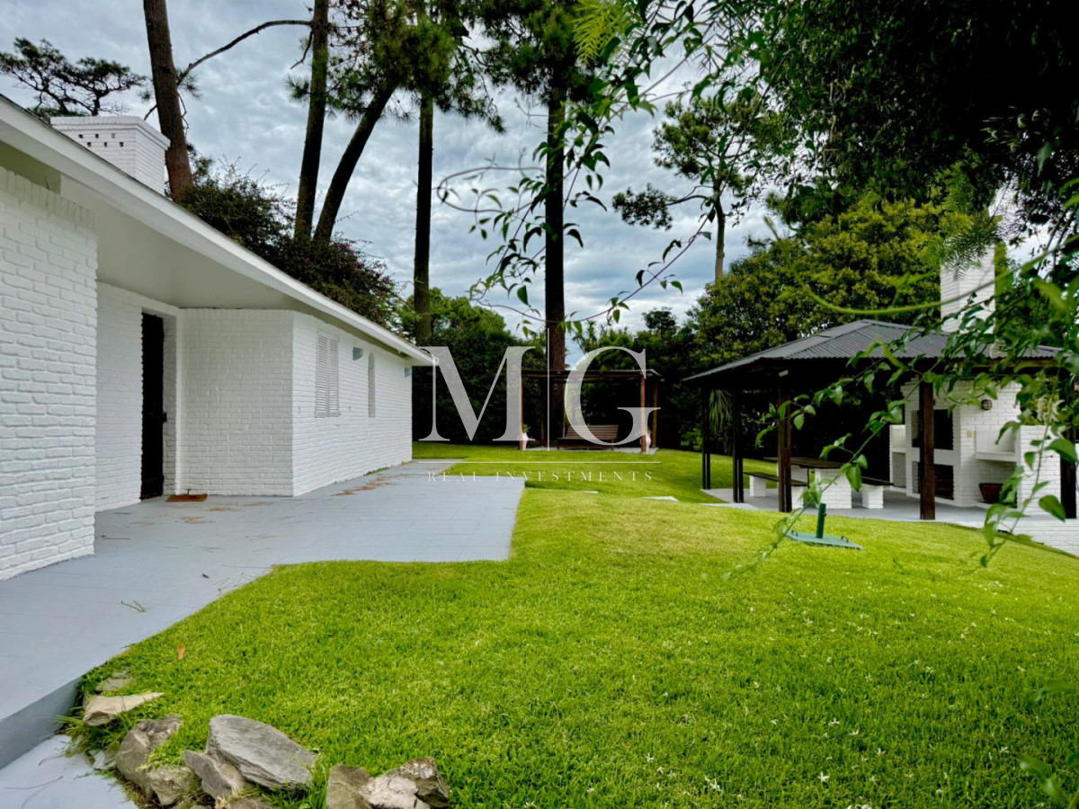 Casa ID.1529 - Hermosa casa en Marly, ubicada en una de las zonas más tranquilas y residenciales de Punta del Este 