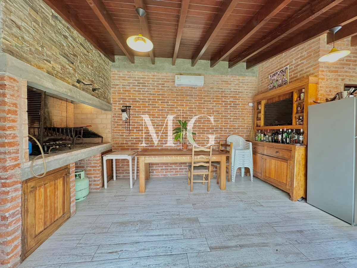 Casa ID.1048 - EXCELENTE PROPIEDAD EN EL EXLUSIVO BARRIO PINARES DE PUNTA DEL ESTE