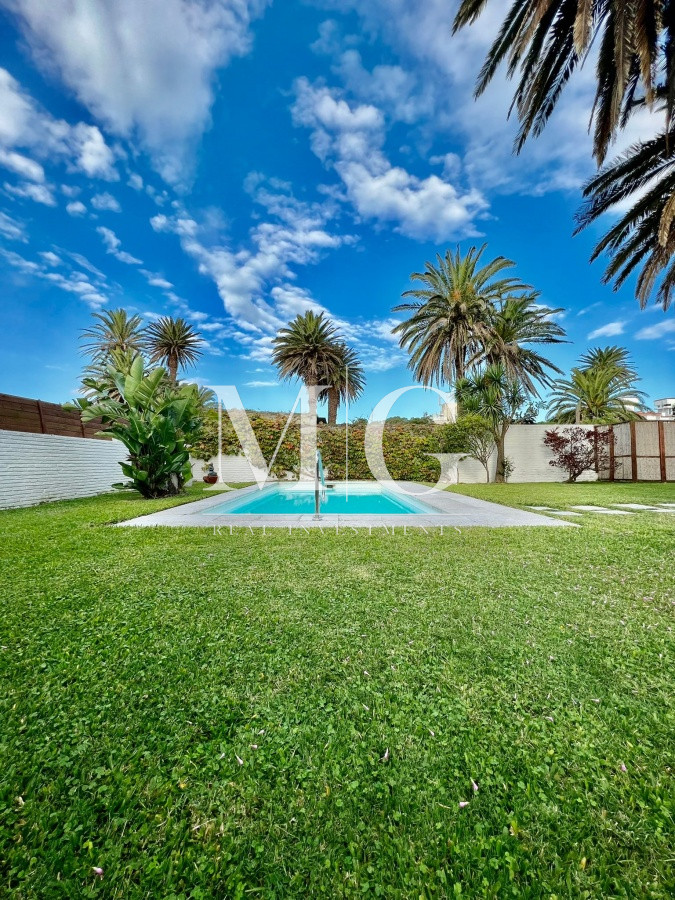 Casa ID.120 - Zona Faro Punta del Este 6 dormitorios + dep.servicio, piscina