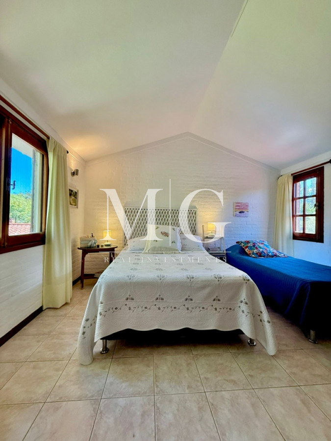 Casa ID.1550 - Excelente propiedad 4 dormitorios, 4 baños, piscina, parrillero, zona Pinares