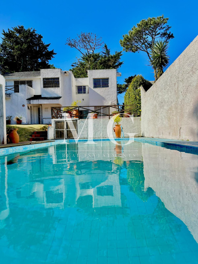 Casa ID.1357 - Venta Casa Principal 5 dormitorios en el Corazón de San Rafael a Metros del Mar