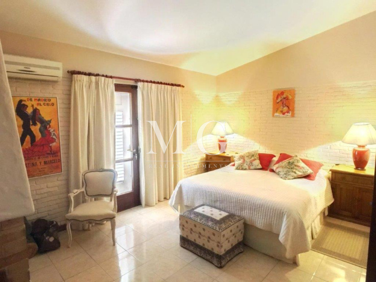 Casa ID.832 - Playa Mansa a 200mt del Mar con proyecto aprobado para altura!