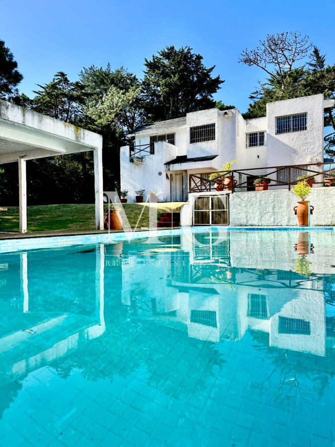 Casa ID.1357 - Venta Casa Principal 5 dormitorios en el Corazón de San Rafael a Metros del Mar