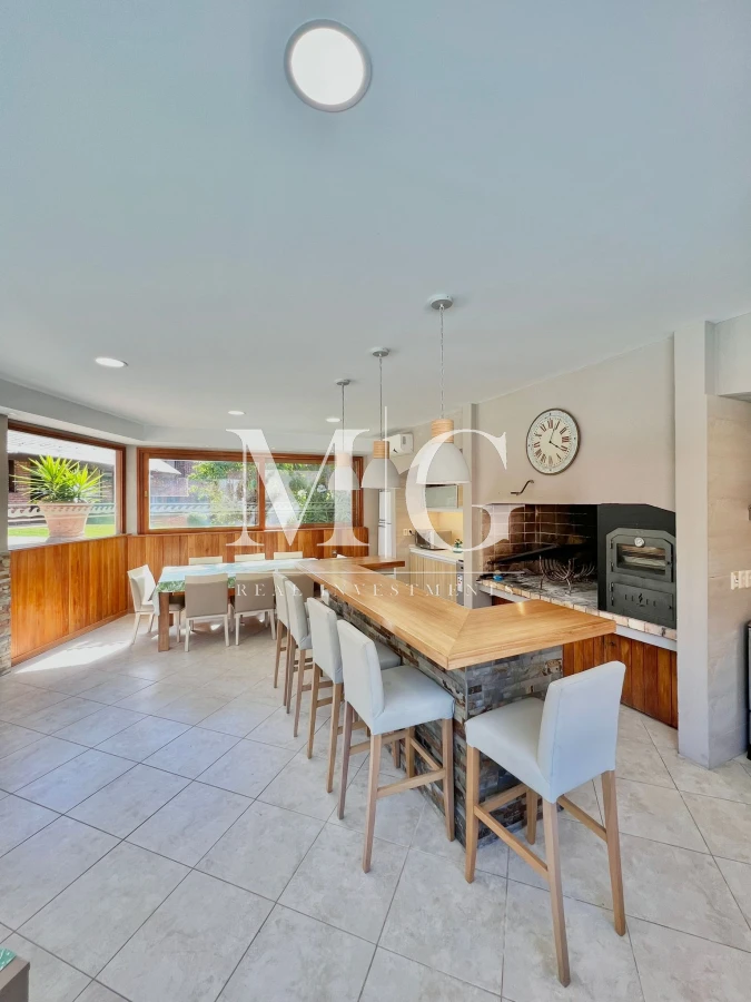 Casa ID.536 - Venta Casa 8 dormitorios, piscina, barbacoa a pasos del Shopping