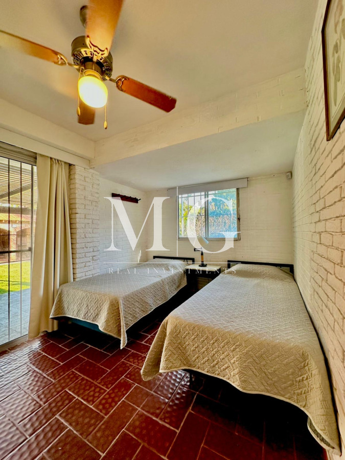 Casa ID.1341 - Venta de Casa en Rincón del Indio a 25 Metros del Mar - Oportunidad Única