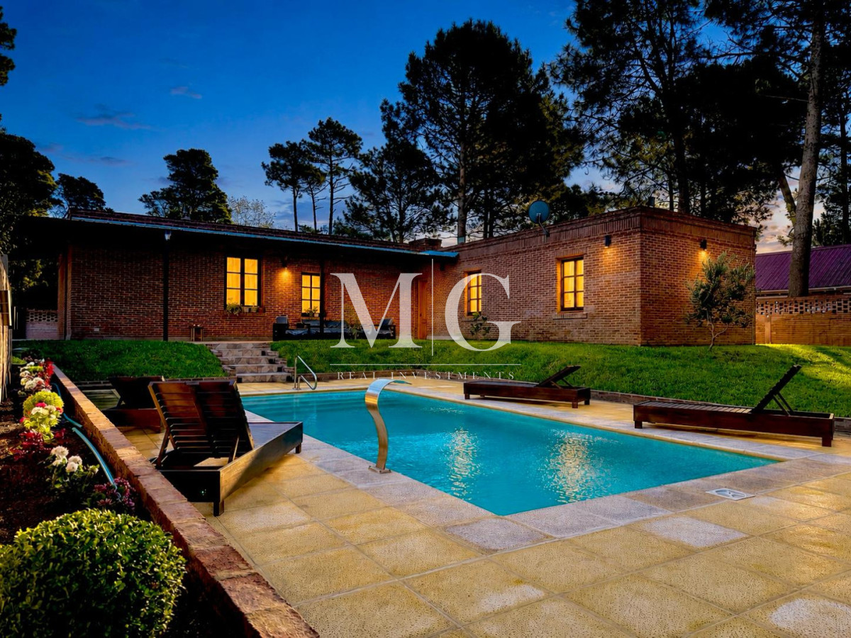 Casa ID.1088 - Excelente Casa a Estrenar Barrio Parque Burnett; 1.059m2 de terreno, piscina, barbacoa