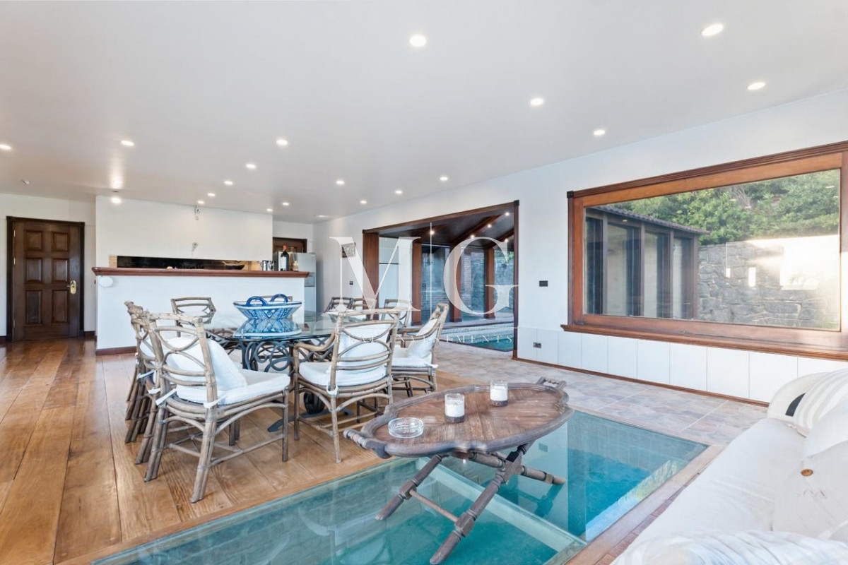 Casa ID.1551 - Exclusiva Mansión Frente al Mar en Playa Mansa - Punta del Este