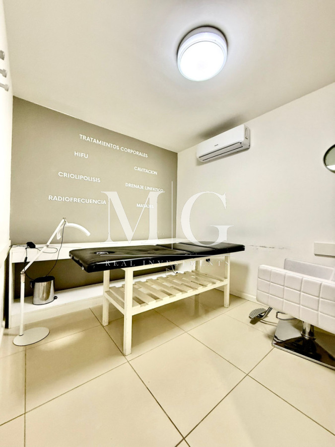 Casa ID.1508 - Chalet Premium con Gran Potencial - Ideal para Clínica, Consultorios u Oficinas