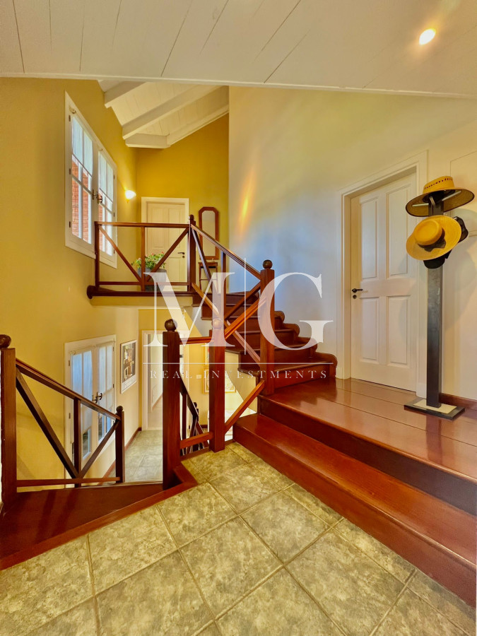 Casa ID.319 - Venta Casa zona Golf, 5 dorm.+ dep.servicio, barbacoa y piscina 