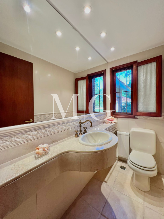 Casa ID.404 - Venta Casa 3 dormitorios + dep.servicio, barbacoa y piscina San Rafael