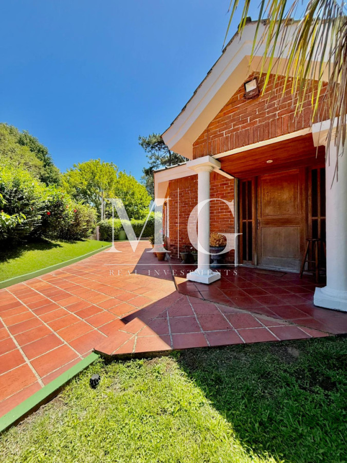 Casa ID.1530 - Excelente propiedad 5 dormitorios en Altos del Pinar, Punta del Este