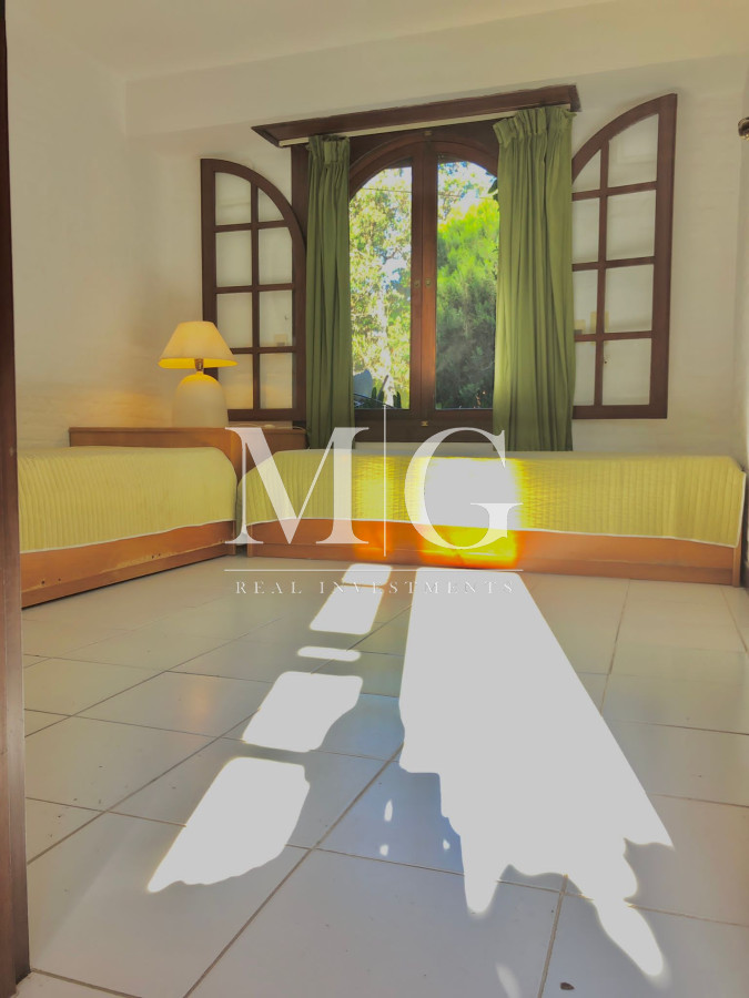 Casa ID.167 - Venta Casa zona Beberly Hills 4 dormitorios + dep.servicio y piscina