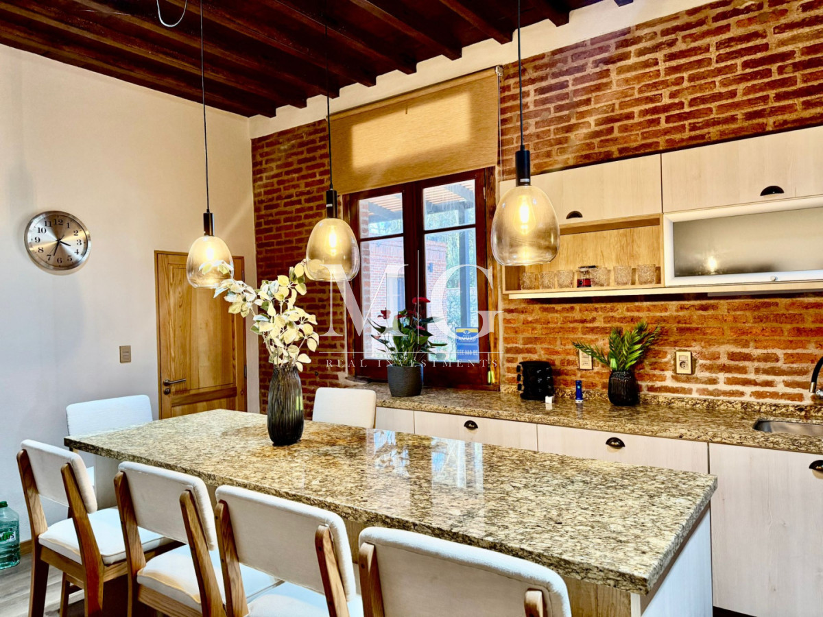 Casa ID.1088 - Excelente Casa a Estrenar Barrio Parque Burnett; 1.059m2 de terreno, piscina, barbacoa