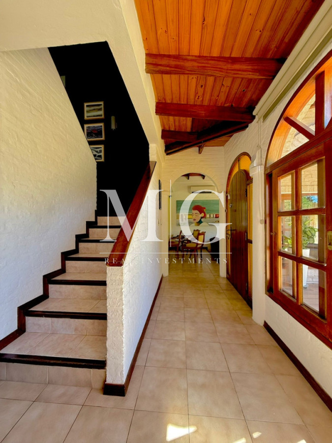 Casa ID.1550 - Excelente propiedad 4 dormitorios, 4 baños, piscina, parrillero, zona Pinares