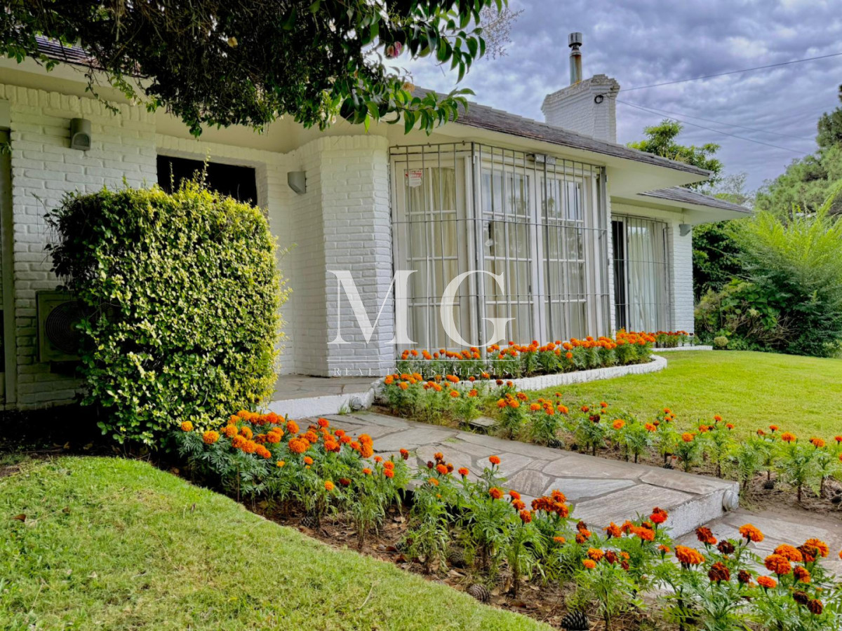 Casa ID.1529 - Hermosa casa en Marly, ubicada en una de las zonas más tranquilas y residenciales de Punta del Este 