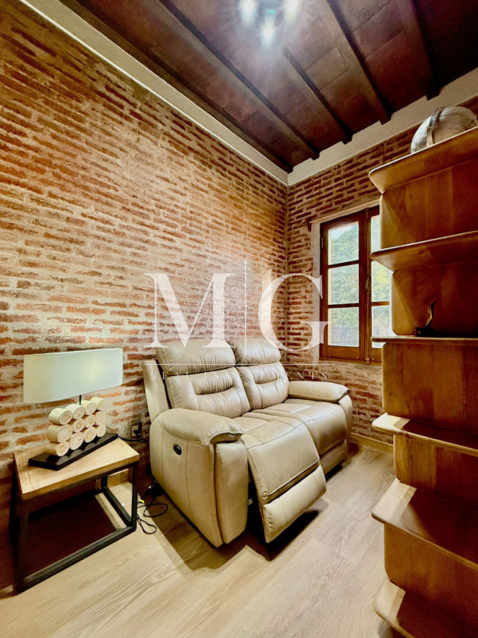 Casa ID.1088 - Excelente Casa a Estrenar Barrio Parque Burnett; 1.059m2 de terreno, piscina, barbacoa