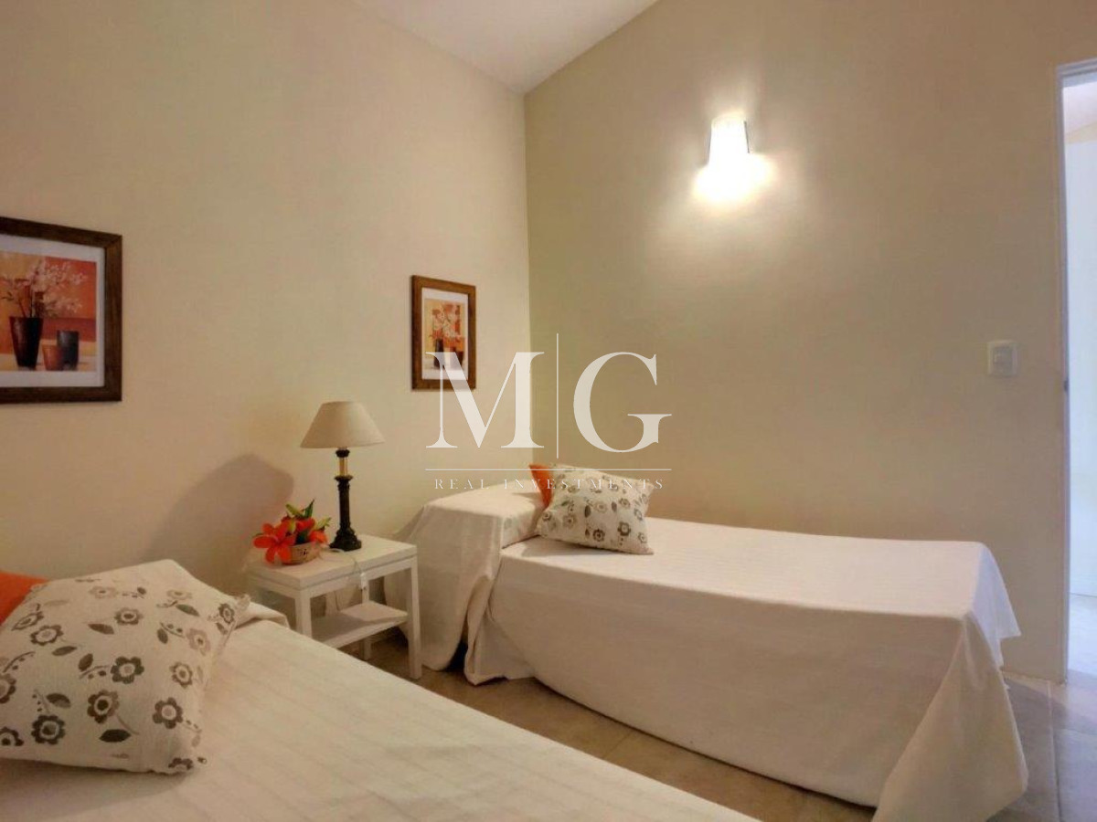 Casa ID.832 - Playa Mansa a 200mt del Mar con proyecto aprobado para altura!