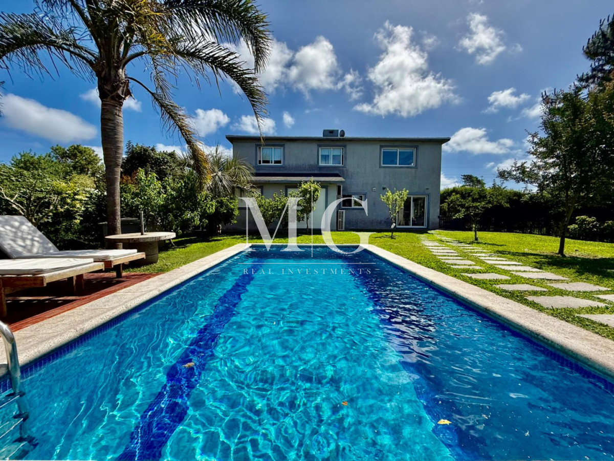 Casa ID.1508 - Chalet Premium con Gran Potencial - Ideal para Clínica, Consultorios u Oficinas