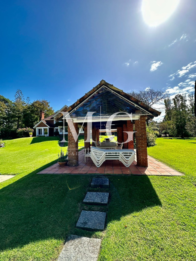 Casa ID.621 - Venta Casa 4 dormitorios + dep.servicio, barbacoa, piscina zona Golf