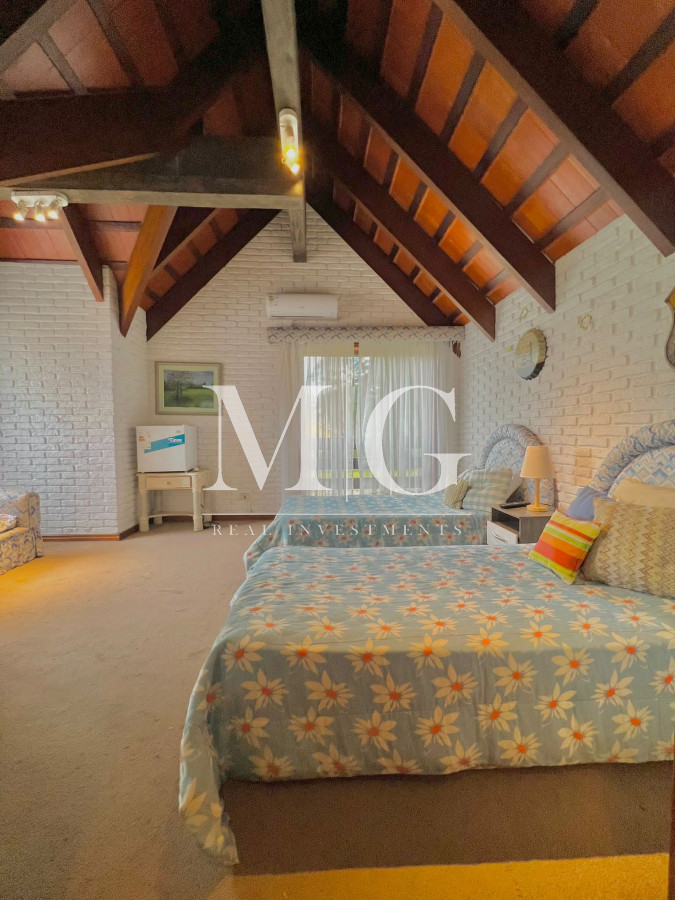 Casa ID.325 - Venta Casa zona Golf 3 dormitorios + dep.servicio, piscina y barbacoa