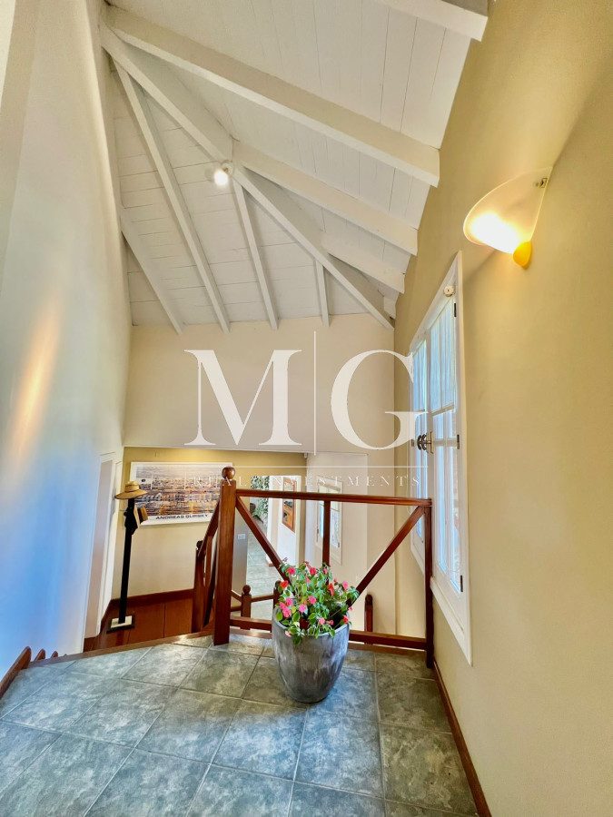 Casa ID.319 - Venta Casa zona Golf, 5 dorm.+ dep.servicio, barbacoa y piscina 