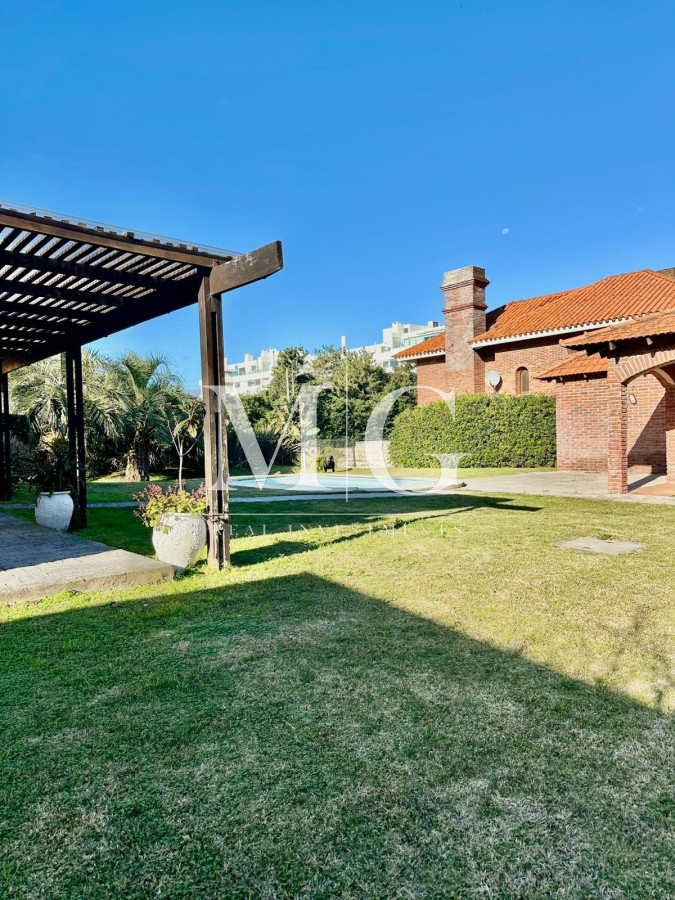 Casa ID.1341 - Venta de Casa en Rincón del Indio a 25 Metros del Mar - Oportunidad Única