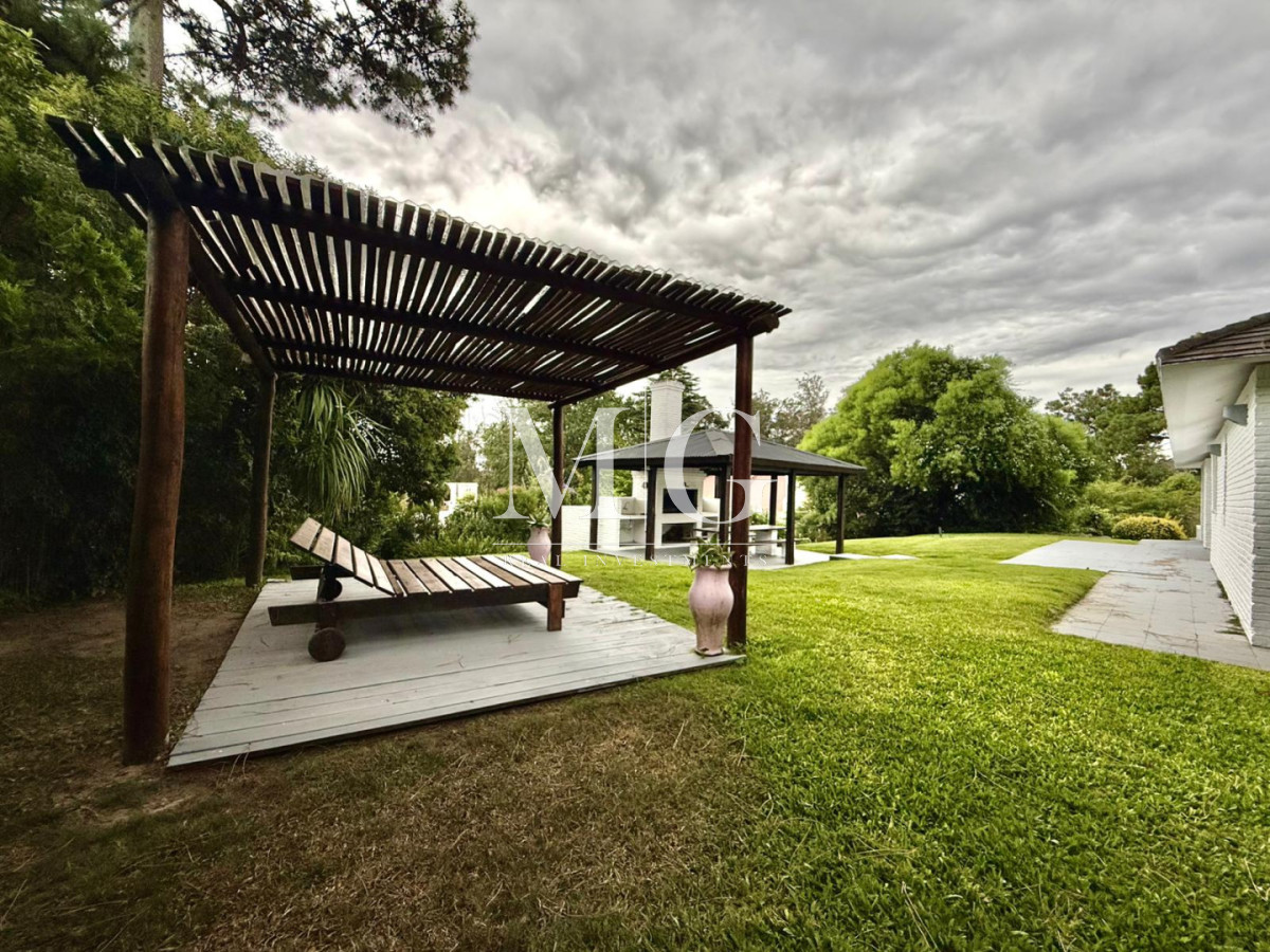 Casa ID.1529 - Hermosa casa en Marly, ubicada en una de las zonas más tranquilas y residenciales de Punta del Este 