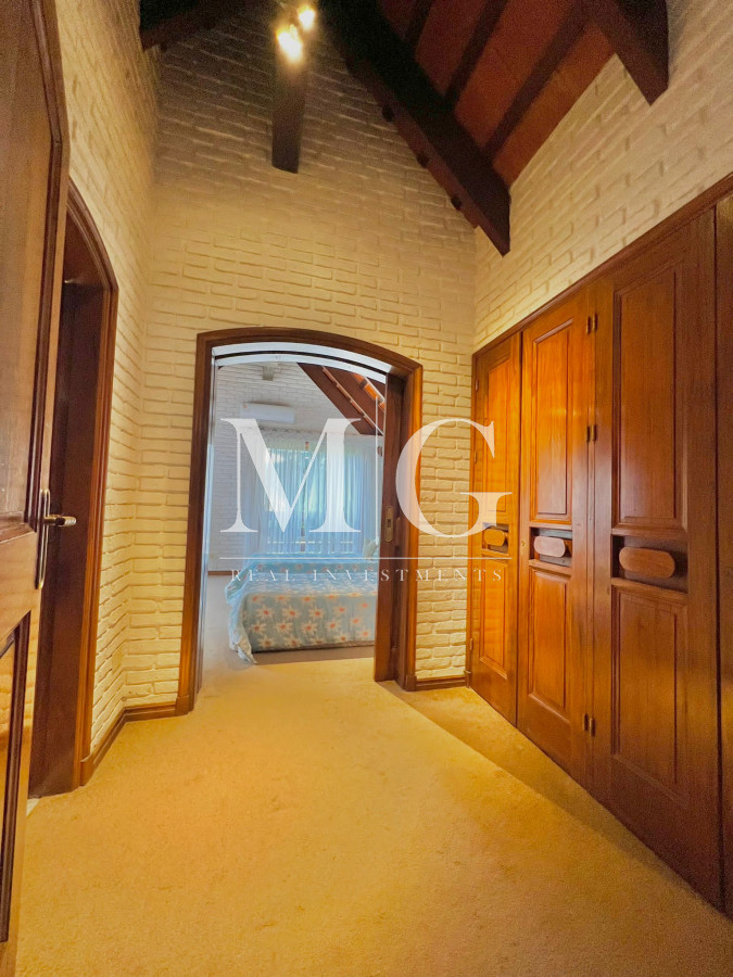Casa ID.325 - Venta Casa zona Golf 3 dormitorios + dep.servicio, piscina y barbacoa