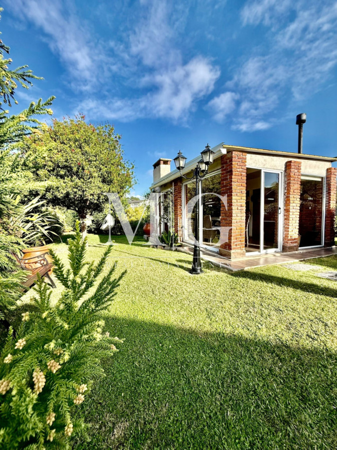 Casa ID.1564 - Hermosa casa en terreno de 450 m² con excelente distribución y potencial de ampliación; Zona Jardines de Cordoba
