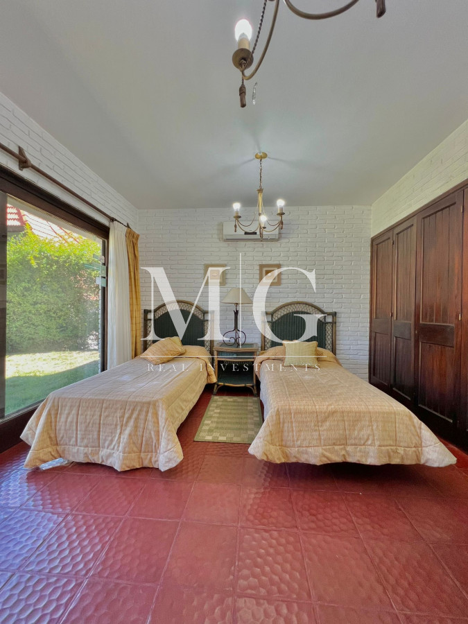 Casa ID.530 - LUGANO 1.400mt DE TERRENO, 7 DORMITORIOS, PISCINA